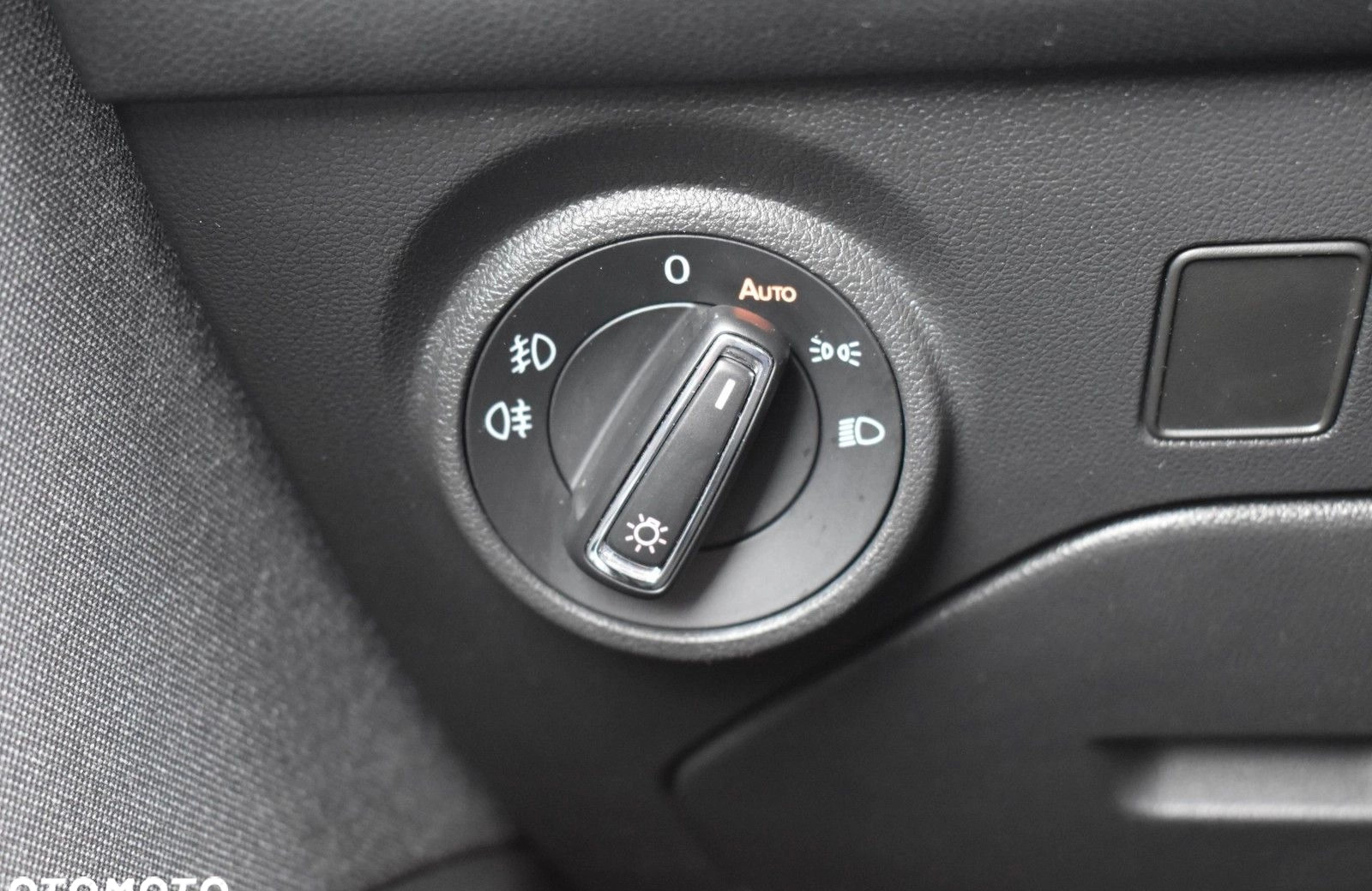 Seat Leon cena 58900 przebieg: 127379, rok produkcji 2019 z Poznań małe 407
